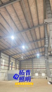 倉儲安裝200瓦LED燈泡