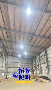 倉儲安裝200瓦LED燈泡